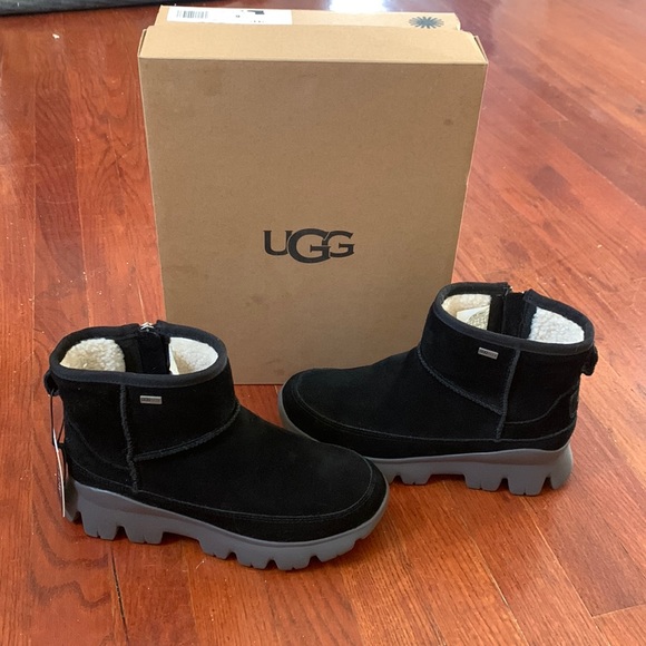 UGG Shoes - Womens ugg palomar sneaker waterproof dry tech sneaker boot size 6 NWTneverworn